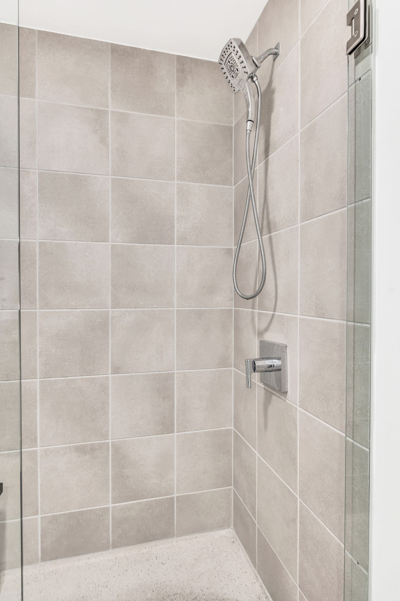 Nashville, Tennessee 37219, United States, 2 Bedrooms Bedrooms, ,2 BathroomsBathrooms,Residential,Active,14320