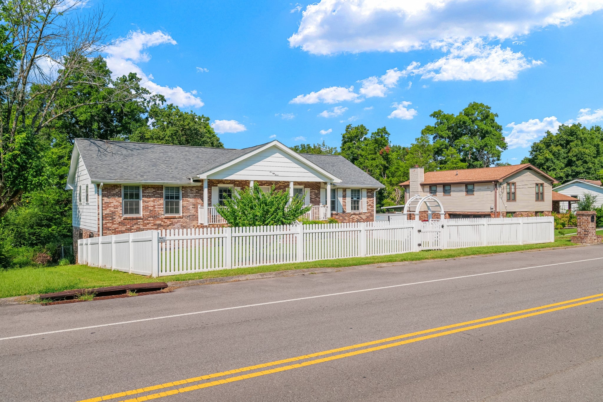 557 Castlegate Dr