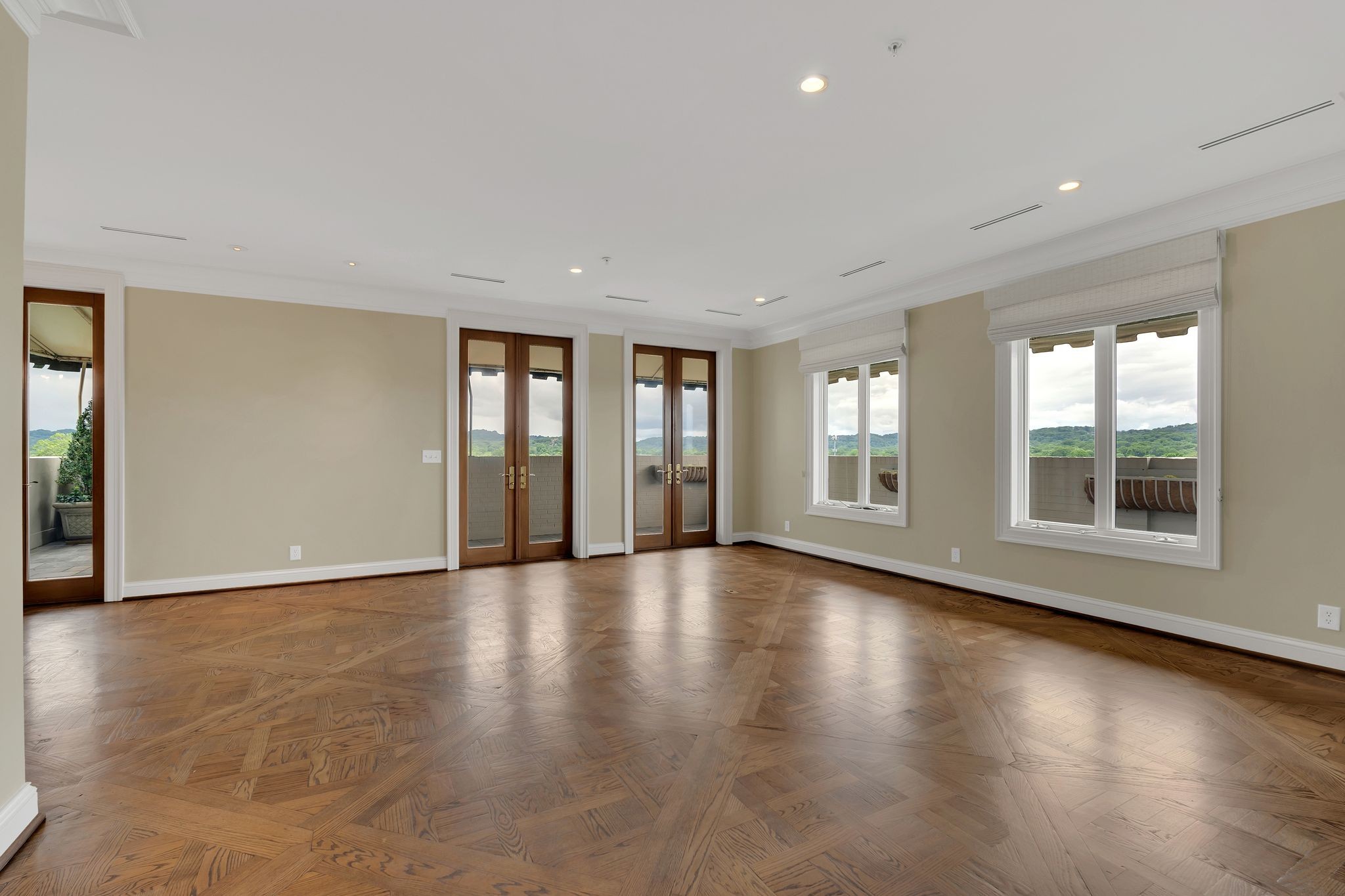105 Leake Ave 1