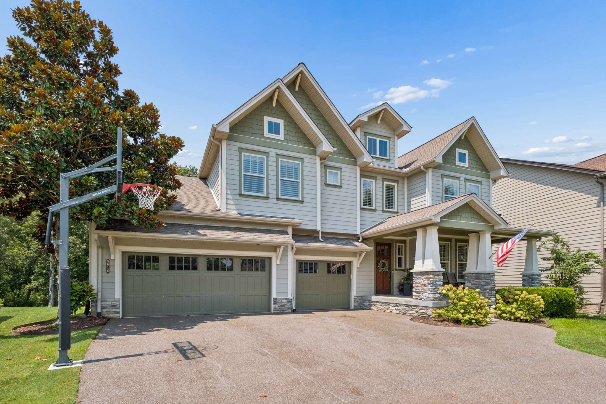 8016 Warren Dr