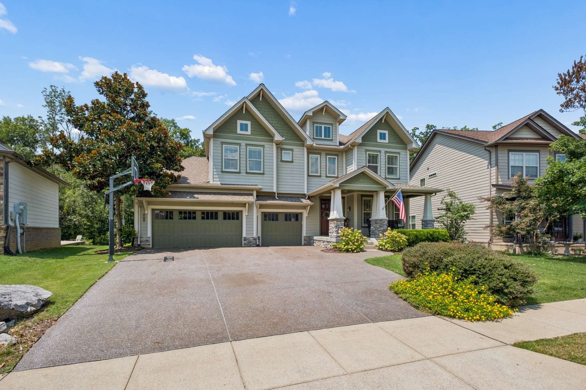 8016 Warren Dr