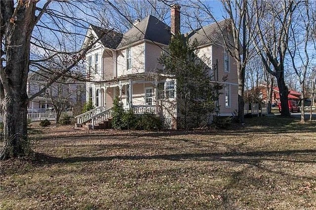 207 Webb Rd E
