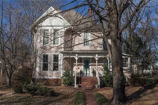 207 Webb Rd E