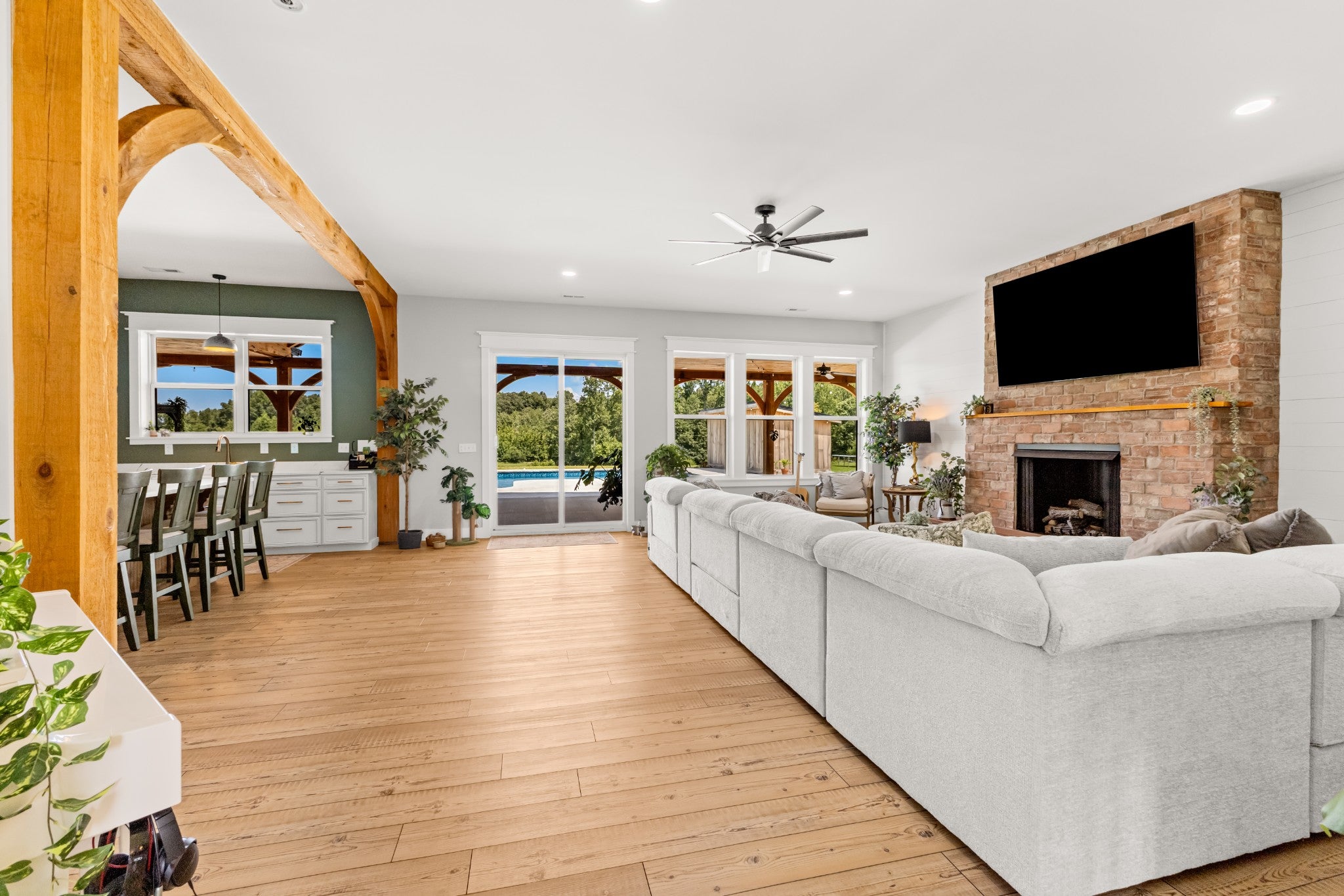 1439 Ridge Road