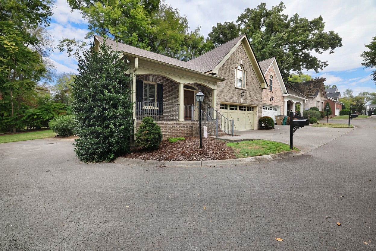131D Woodmont Blvd