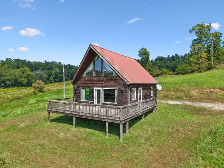 Photo 1 of 28 — 79 Sunset Rd, Linden, TN 37096