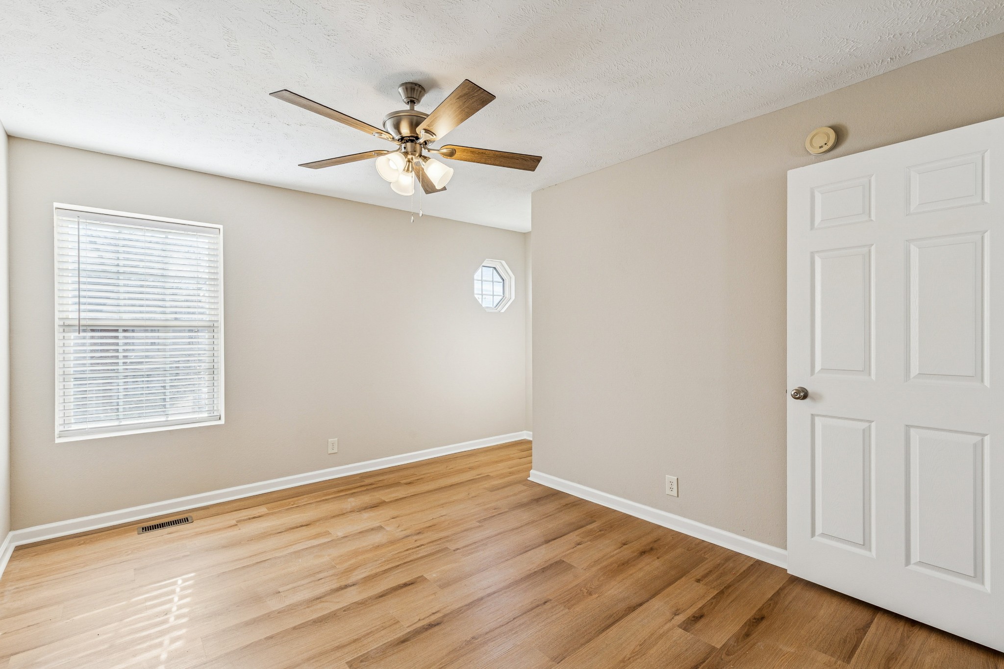 8007 Mickey Katz Cir