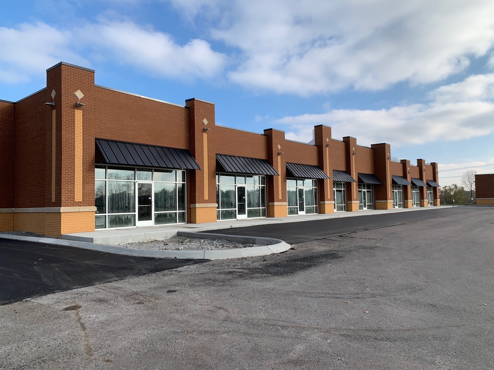 New retail building with 8 spaces