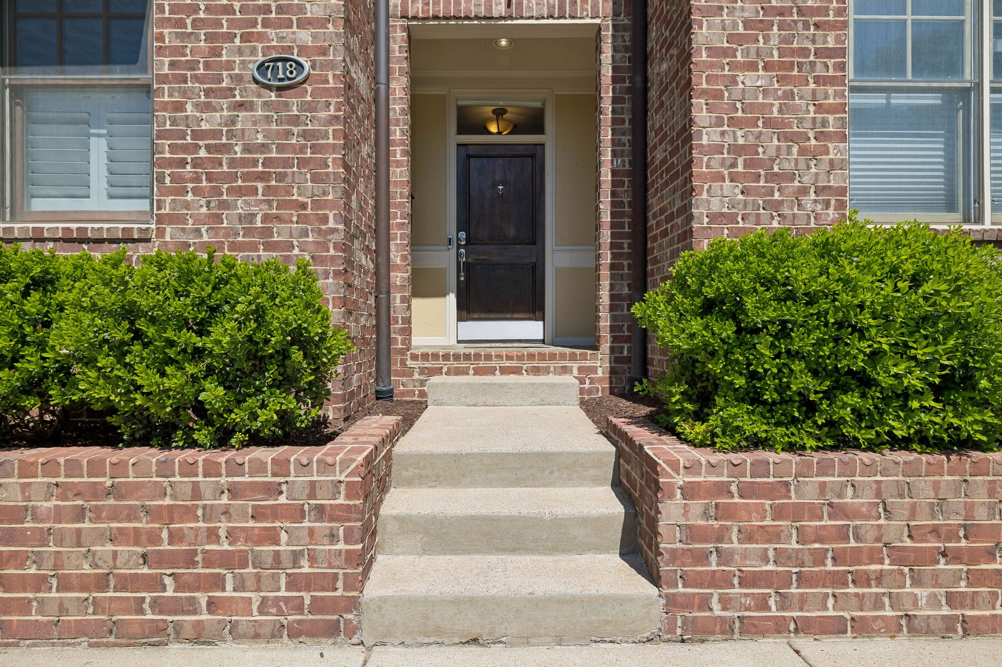 718 4th Ave N