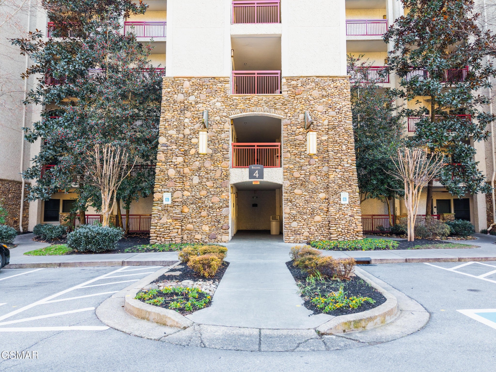212 Dollywood Lane 436