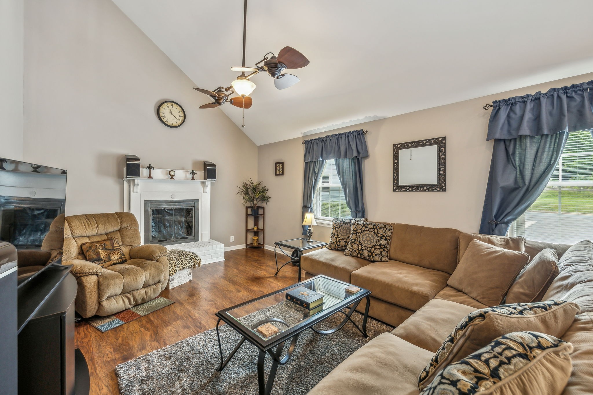 838 Hillside Dr