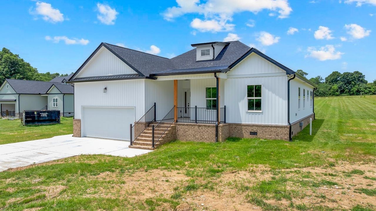 84 Meadowood Ln