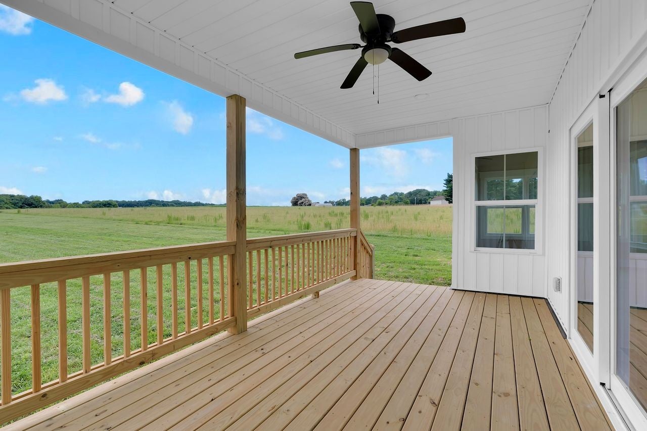 84 Meadowood Ln