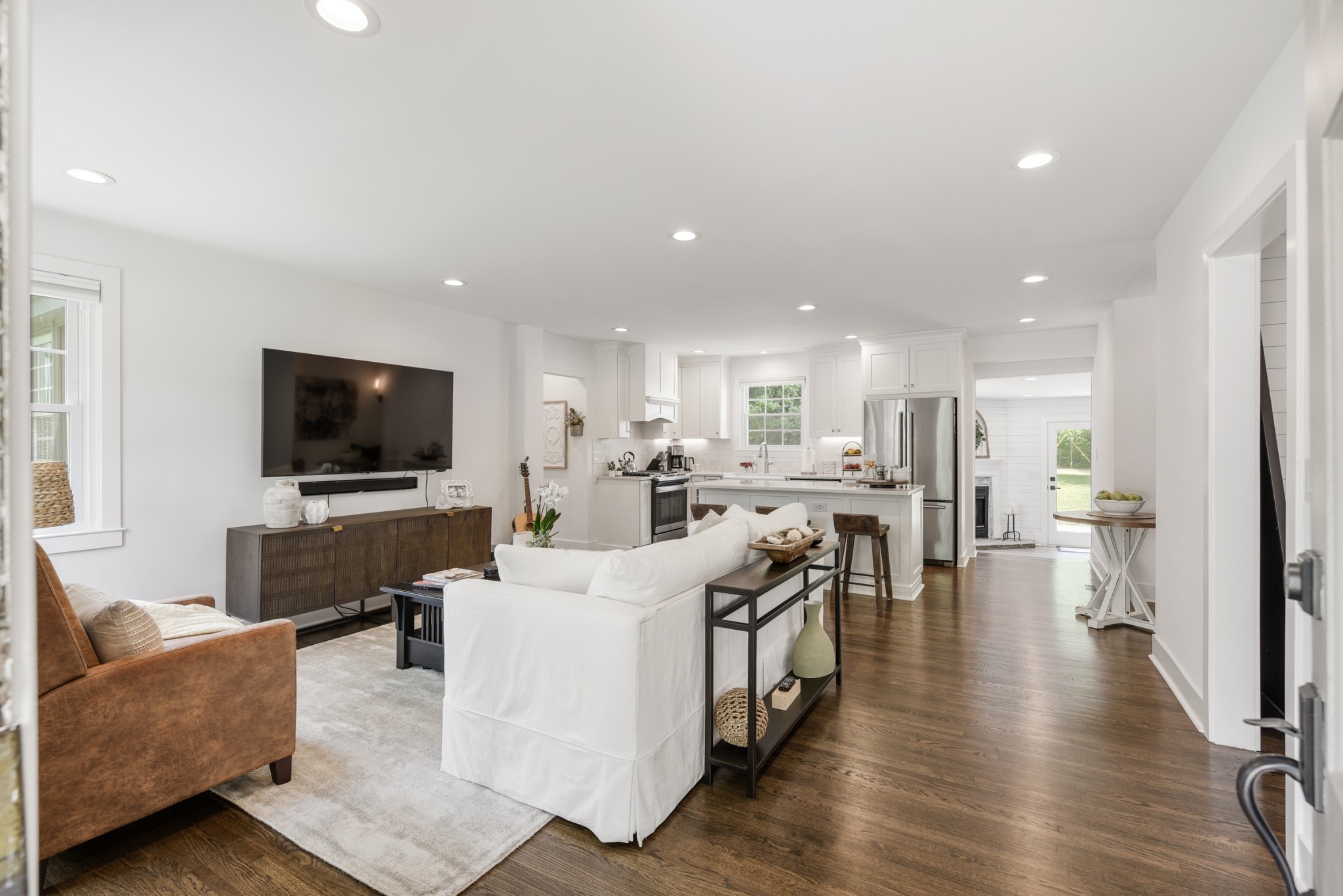 1207 Kenmore Pl