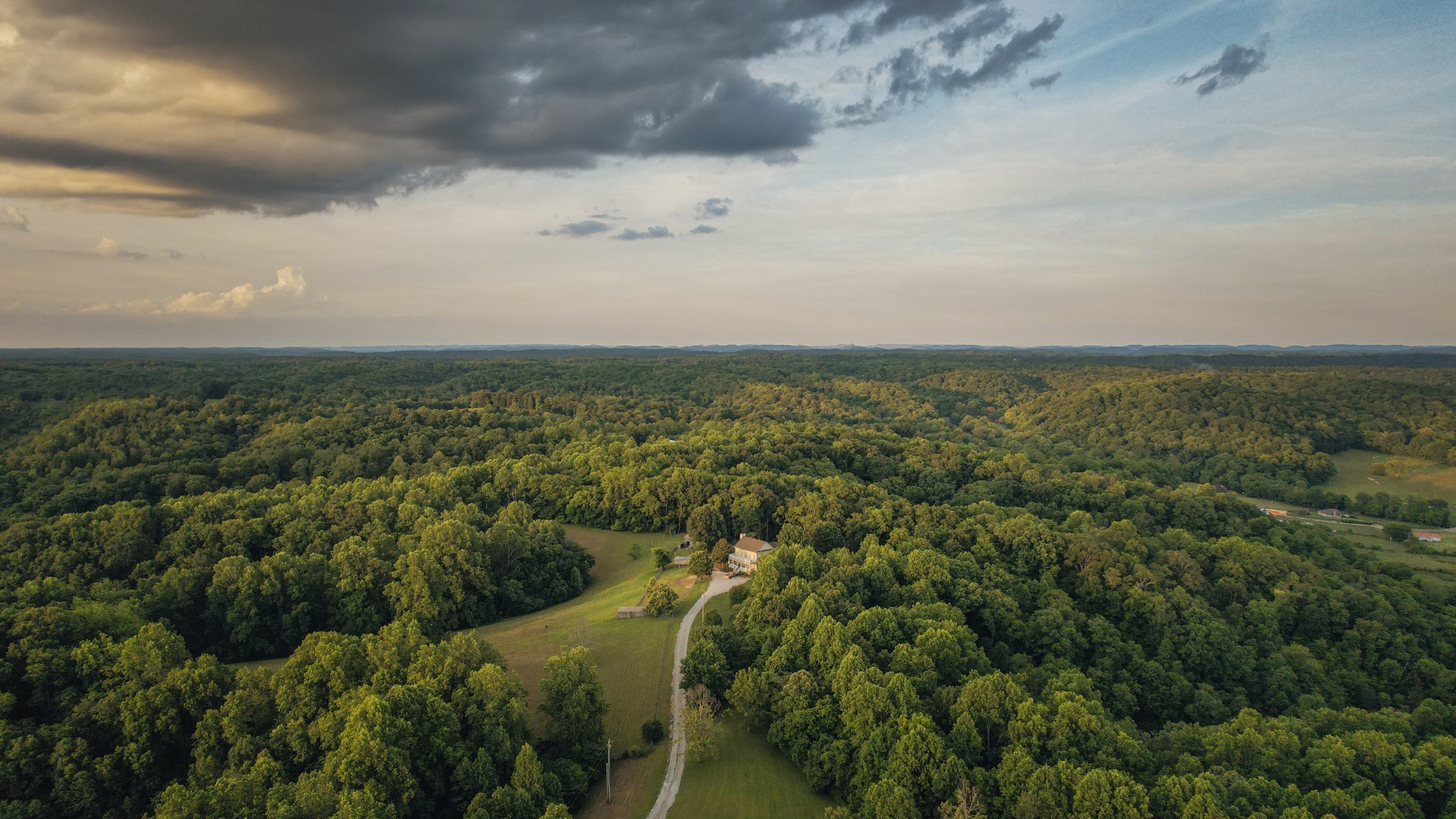 Columbia, Tennessee 38401, United States, 4 Bedrooms Bedrooms, ,4 BathroomsBathrooms,Residential,Active,111244