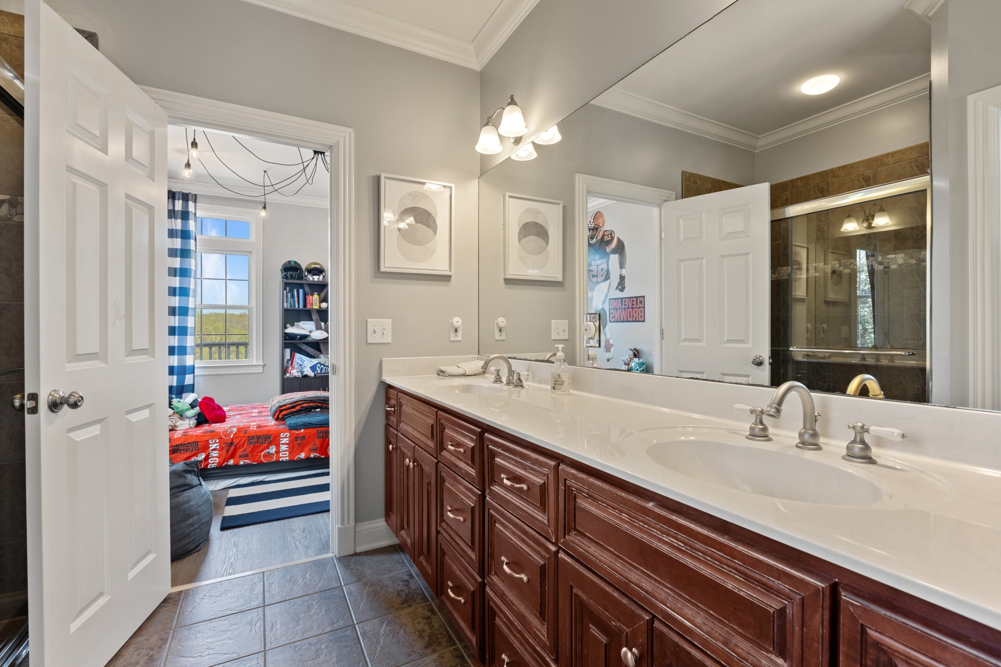 Columbia, Tennessee 38401, United States, 4 Bedrooms Bedrooms, ,4 BathroomsBathrooms,Residential,Active,111244