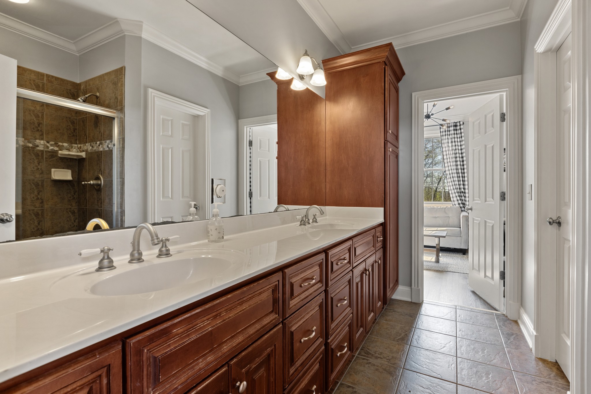 Columbia, Tennessee 38401, United States, 4 Bedrooms Bedrooms, ,4 BathroomsBathrooms,Residential,Active,111244