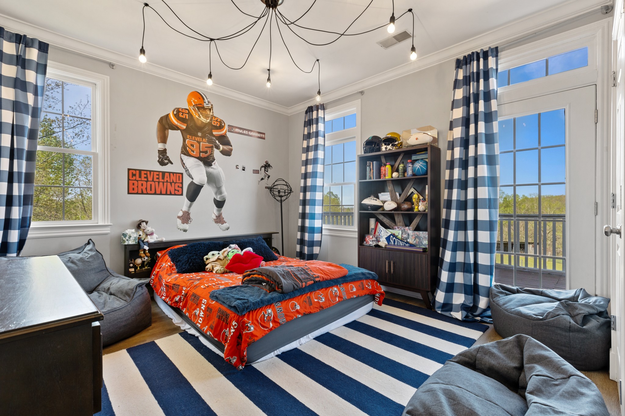 Columbia, Tennessee 38401, United States, 4 Bedrooms Bedrooms, ,4 BathroomsBathrooms,Residential,Active,111244