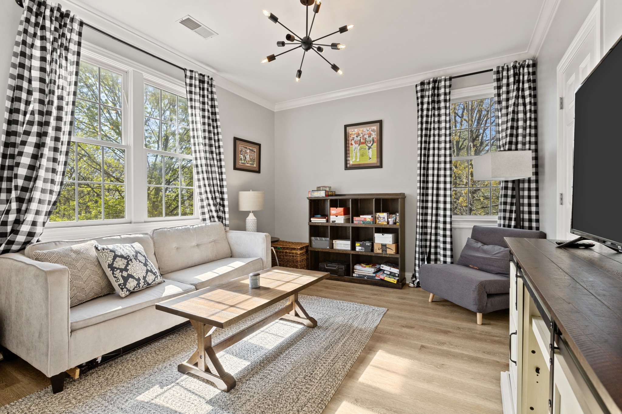 Columbia, Tennessee 38401, United States, 4 Bedrooms Bedrooms, ,4 BathroomsBathrooms,Residential,Active,111244