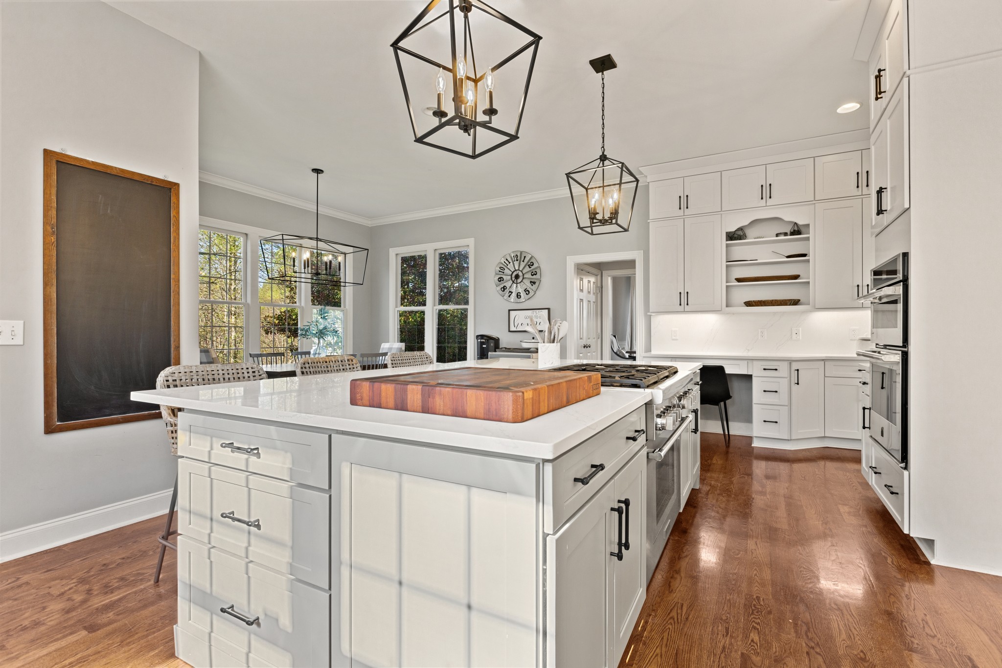 Columbia, Tennessee 38401, United States, 4 Bedrooms Bedrooms, ,4 BathroomsBathrooms,Residential,Active,111244