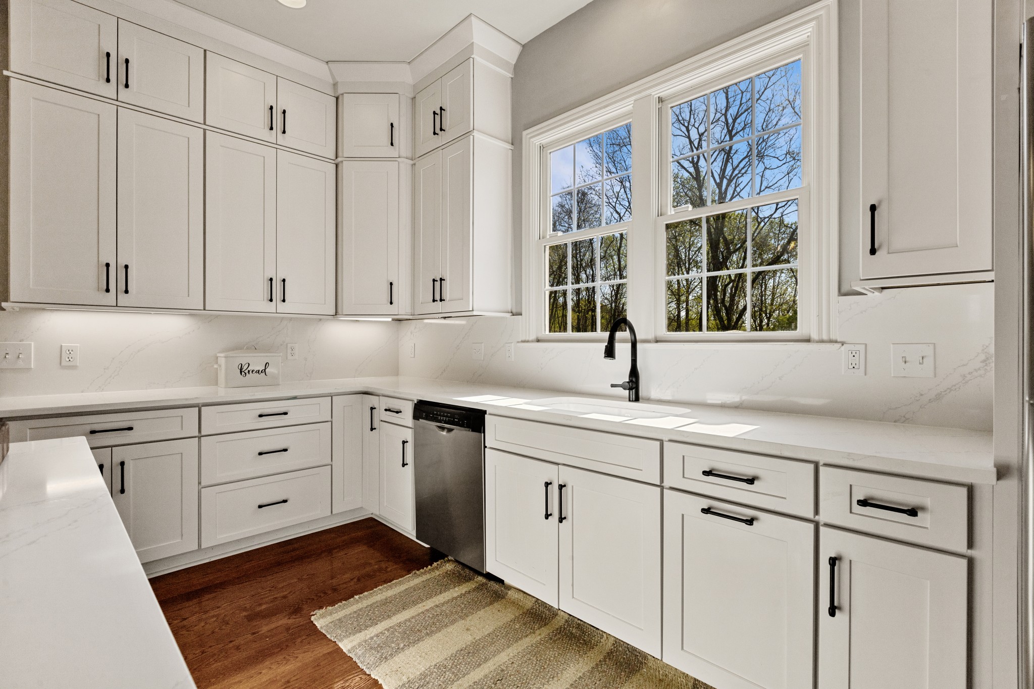 Columbia, Tennessee 38401, United States, 4 Bedrooms Bedrooms, ,4 BathroomsBathrooms,Residential,Active,111244