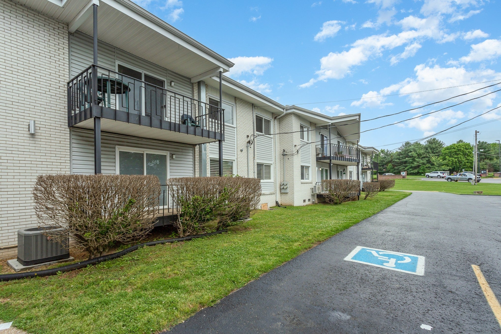 2.0-bed rental at 613 Hillsboro Rd A18