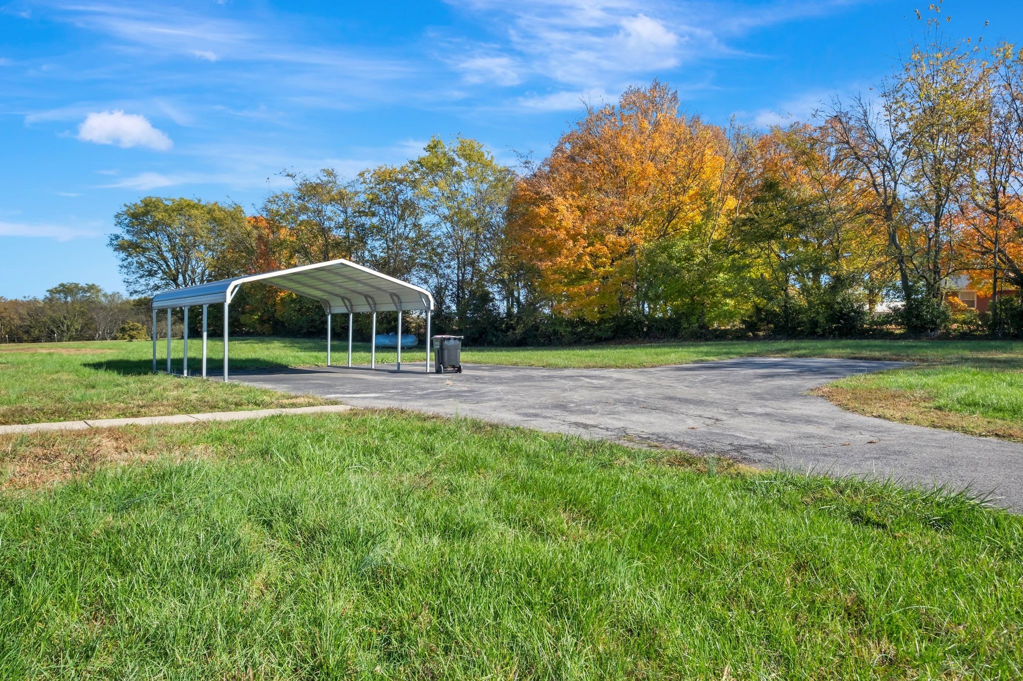 5440 Eugene Kennedy Ln