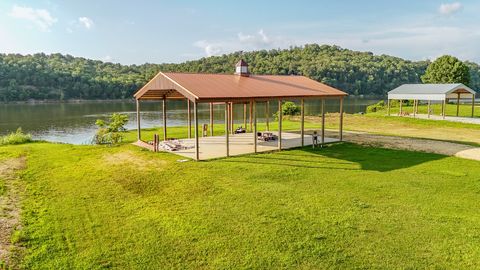 753 River Front Dr Clifton TN 38425