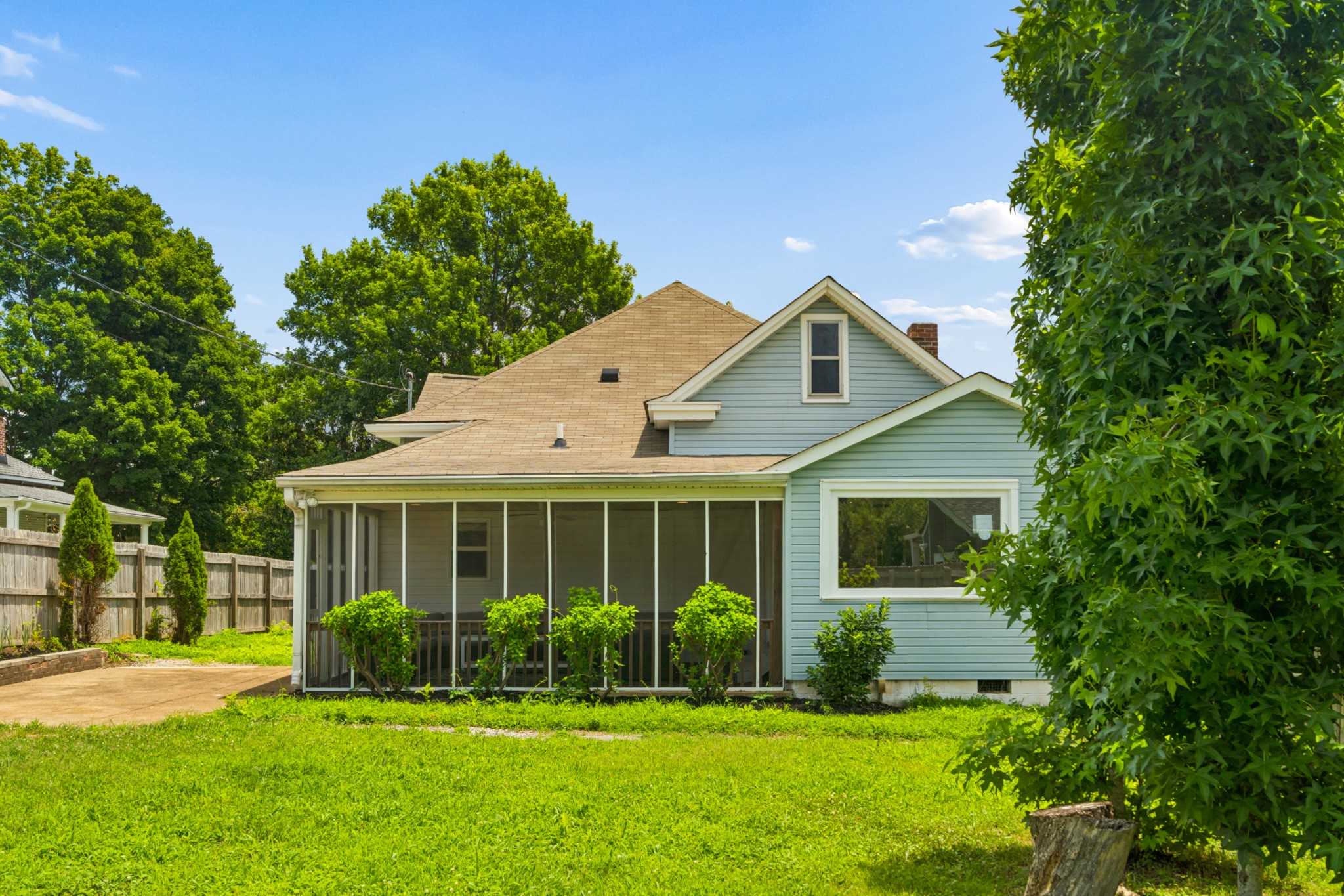 810 Porter Rd, Nashville TN 37206 4-bed home, photo 2 of 27
