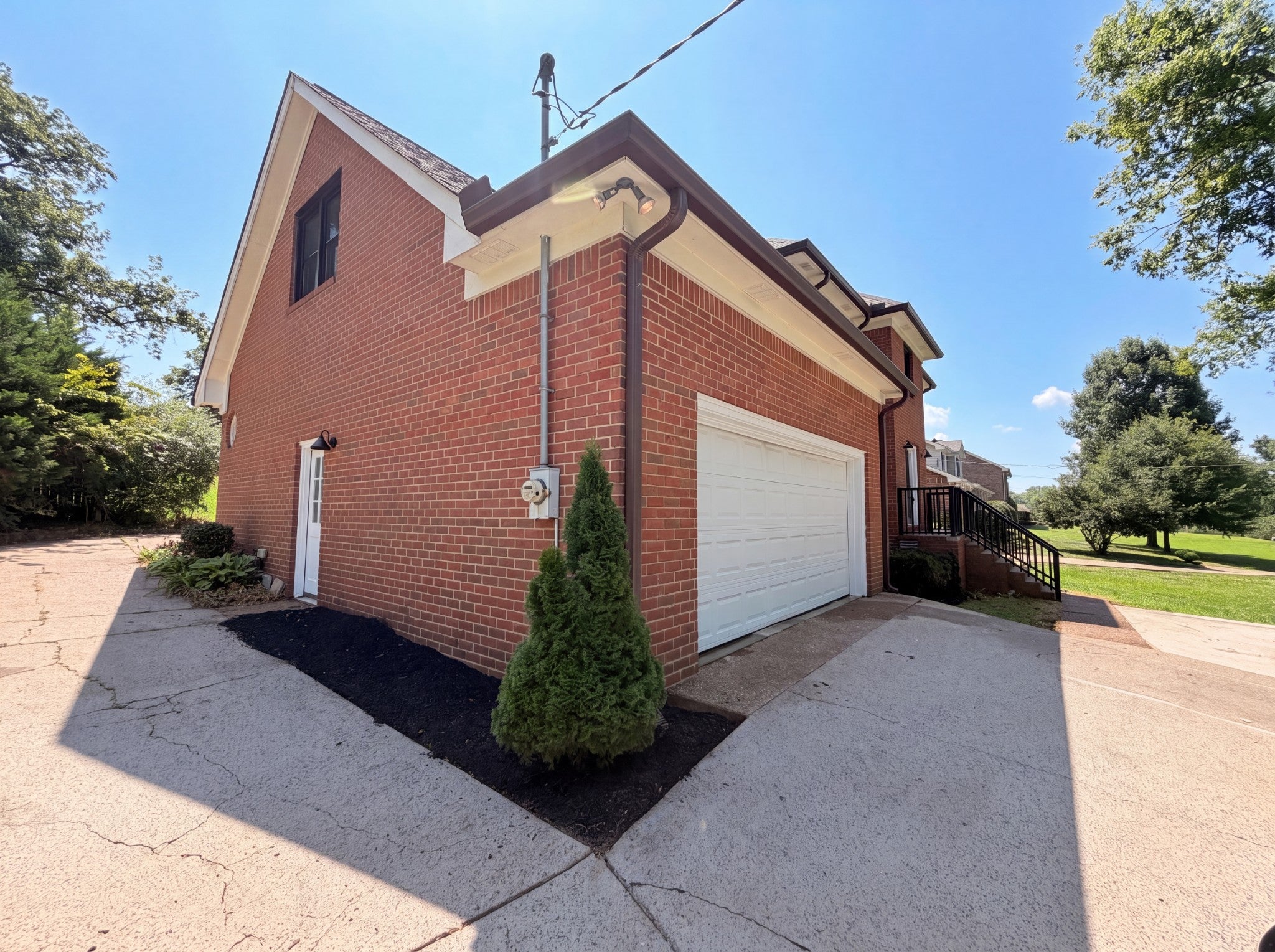 141 East Dr