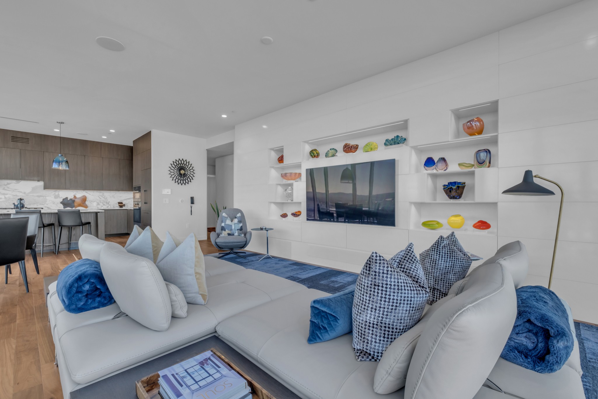 160 2nd Ave S 2704