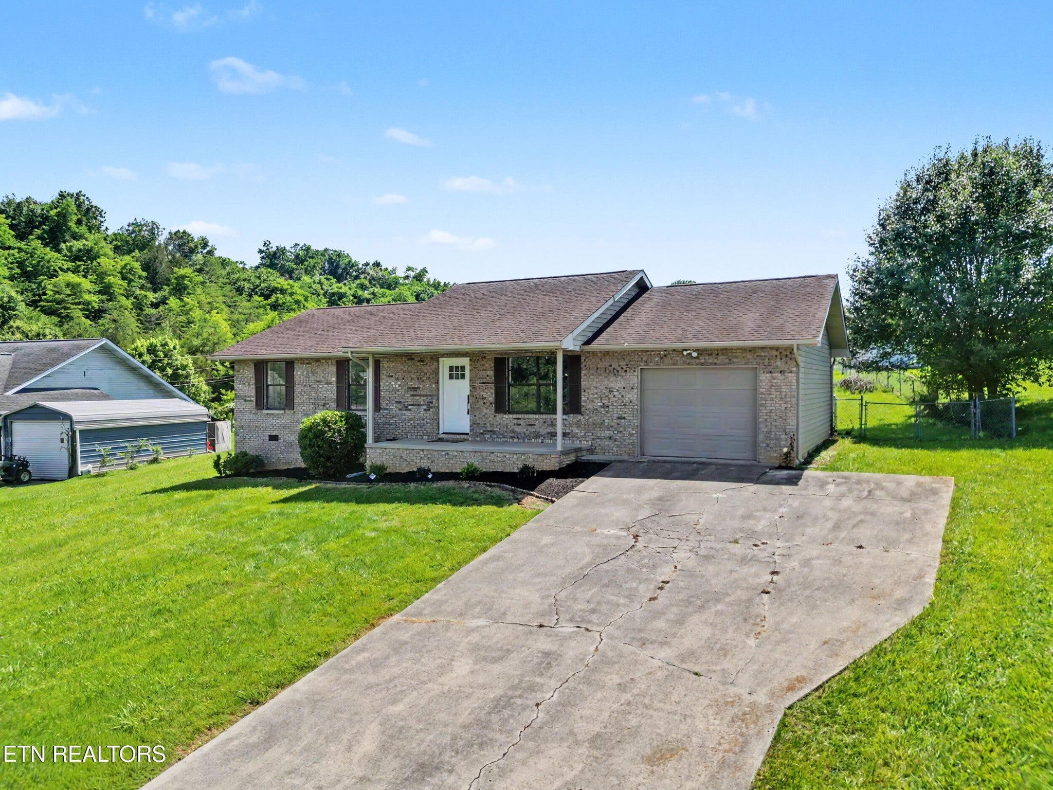 123 Cross Creek Rd