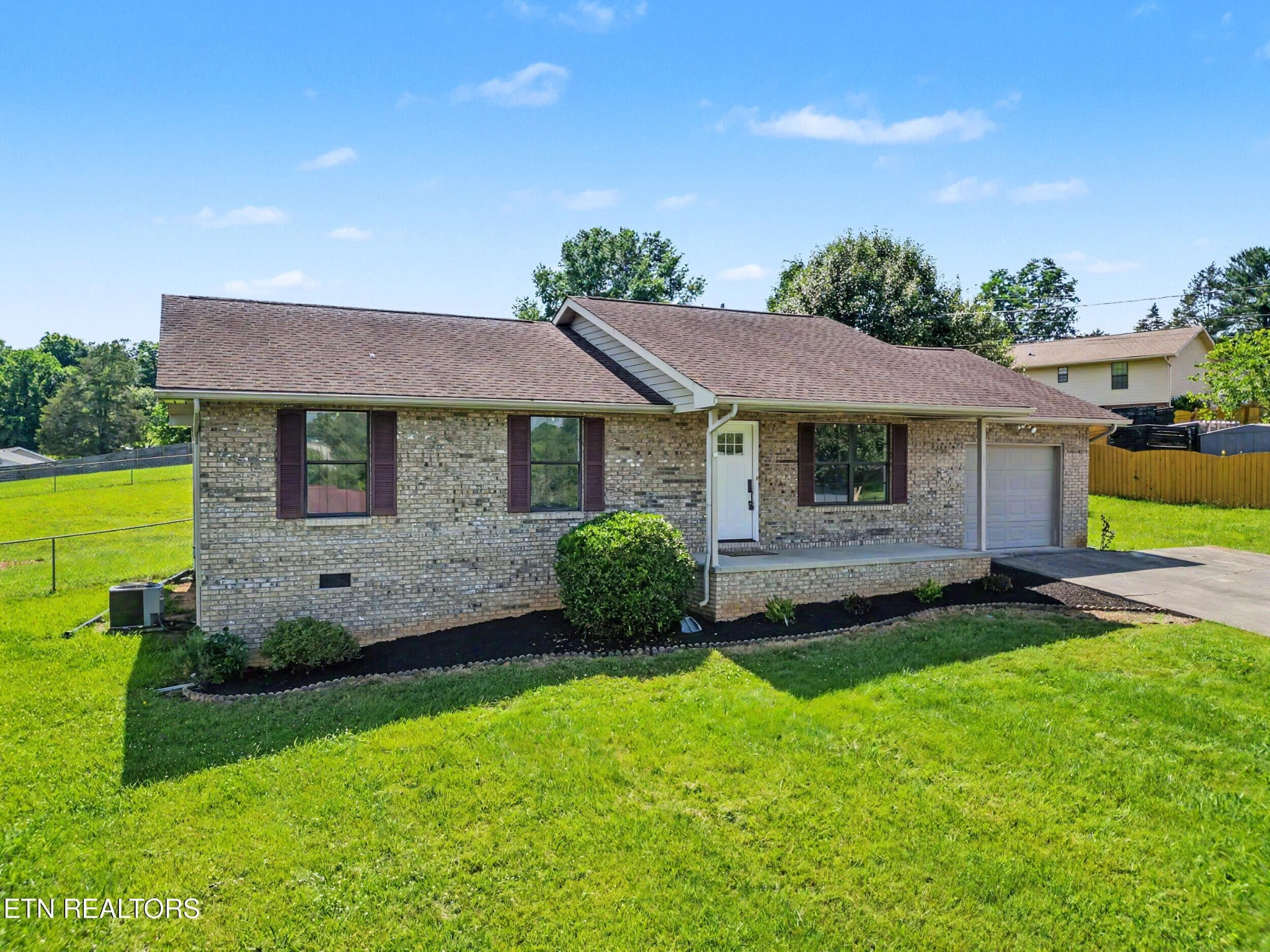 123 Cross Creek Rd