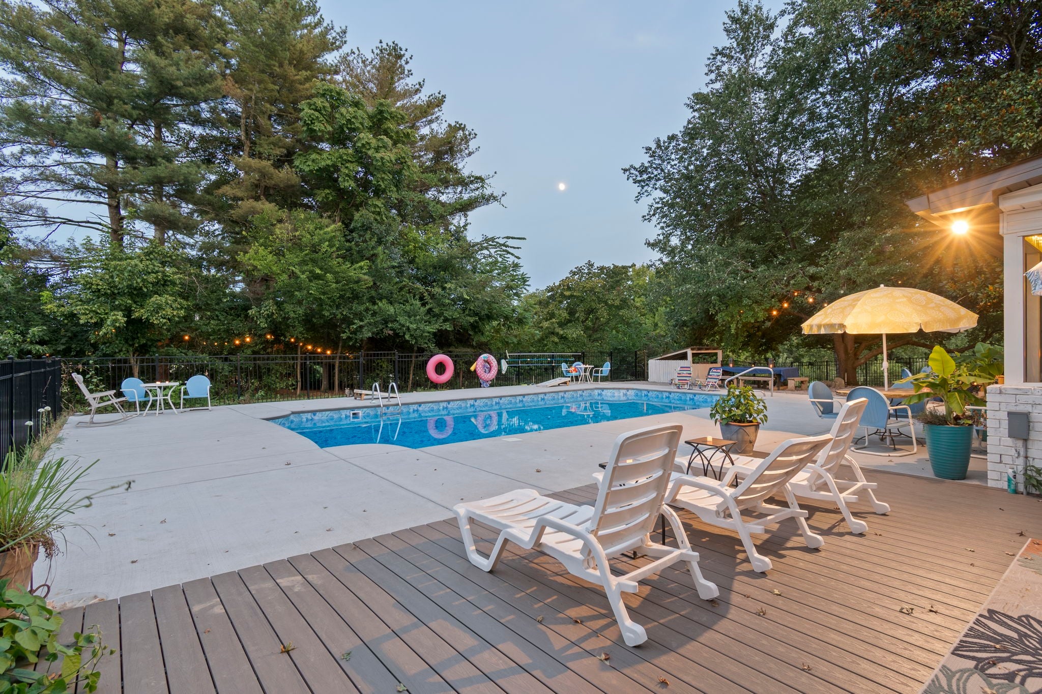 3689 Trousdale Ln