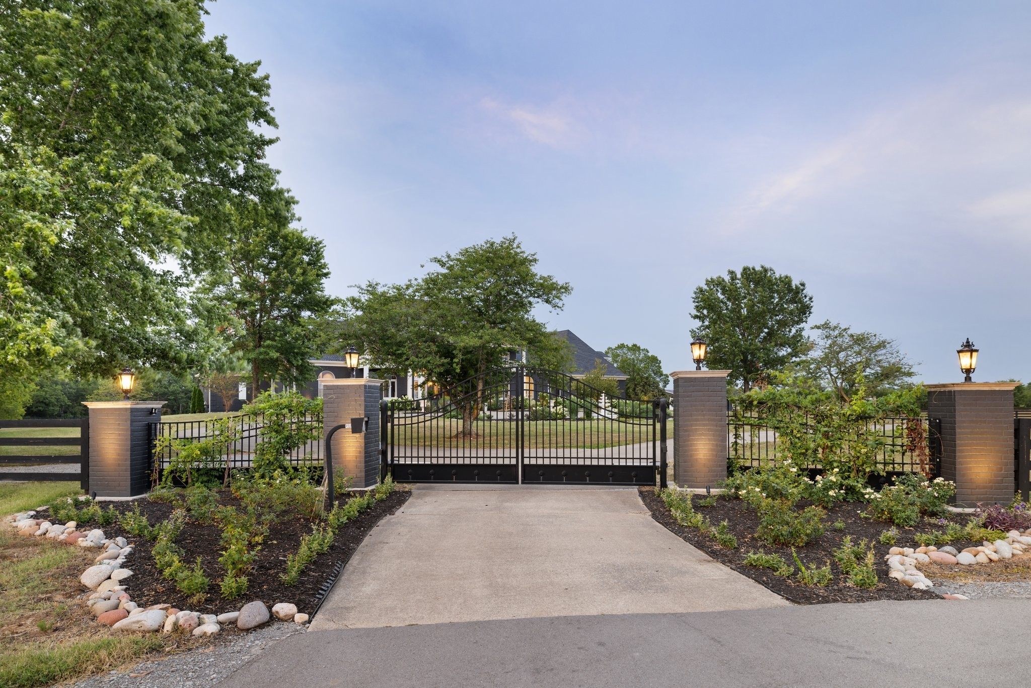 7005 Beverly Ct