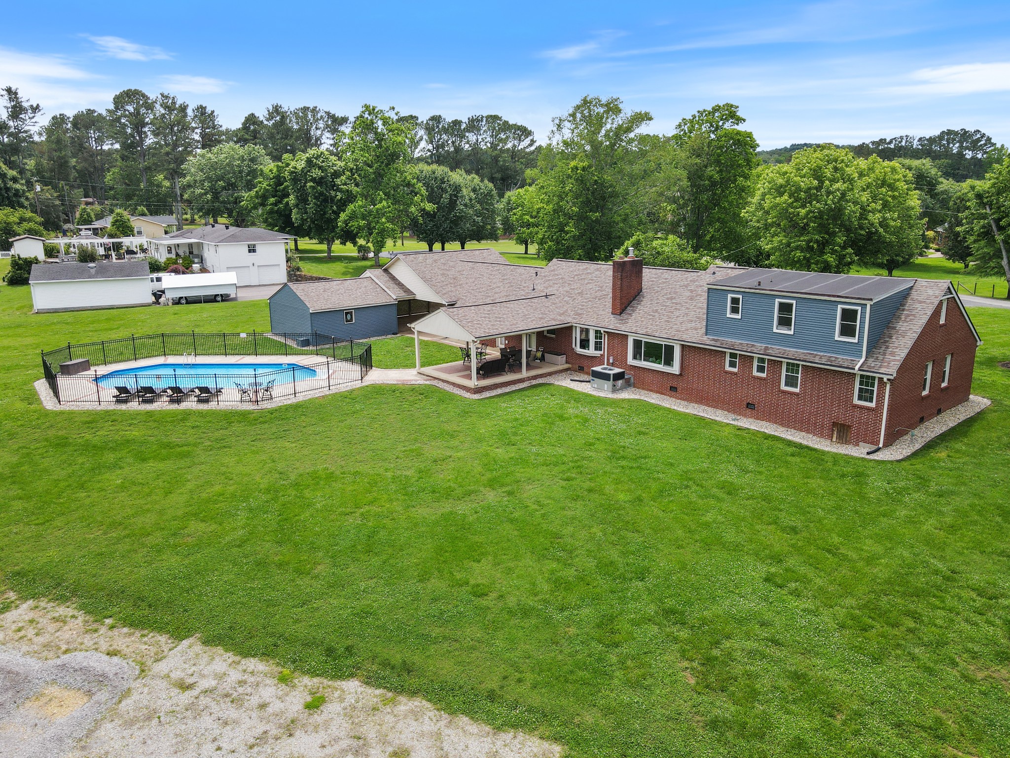 1108 Lakeview Dr