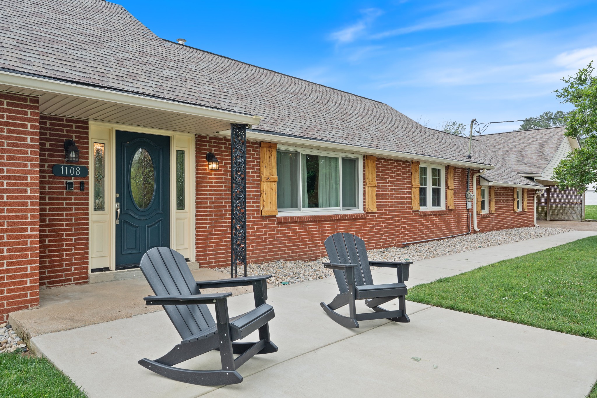 1108 Lakeview Dr