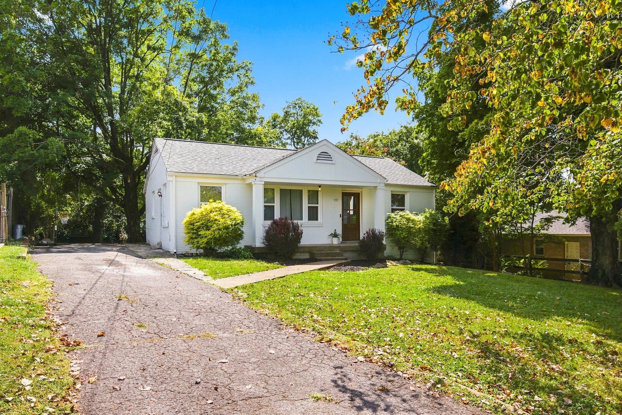111 Rolynn Dr