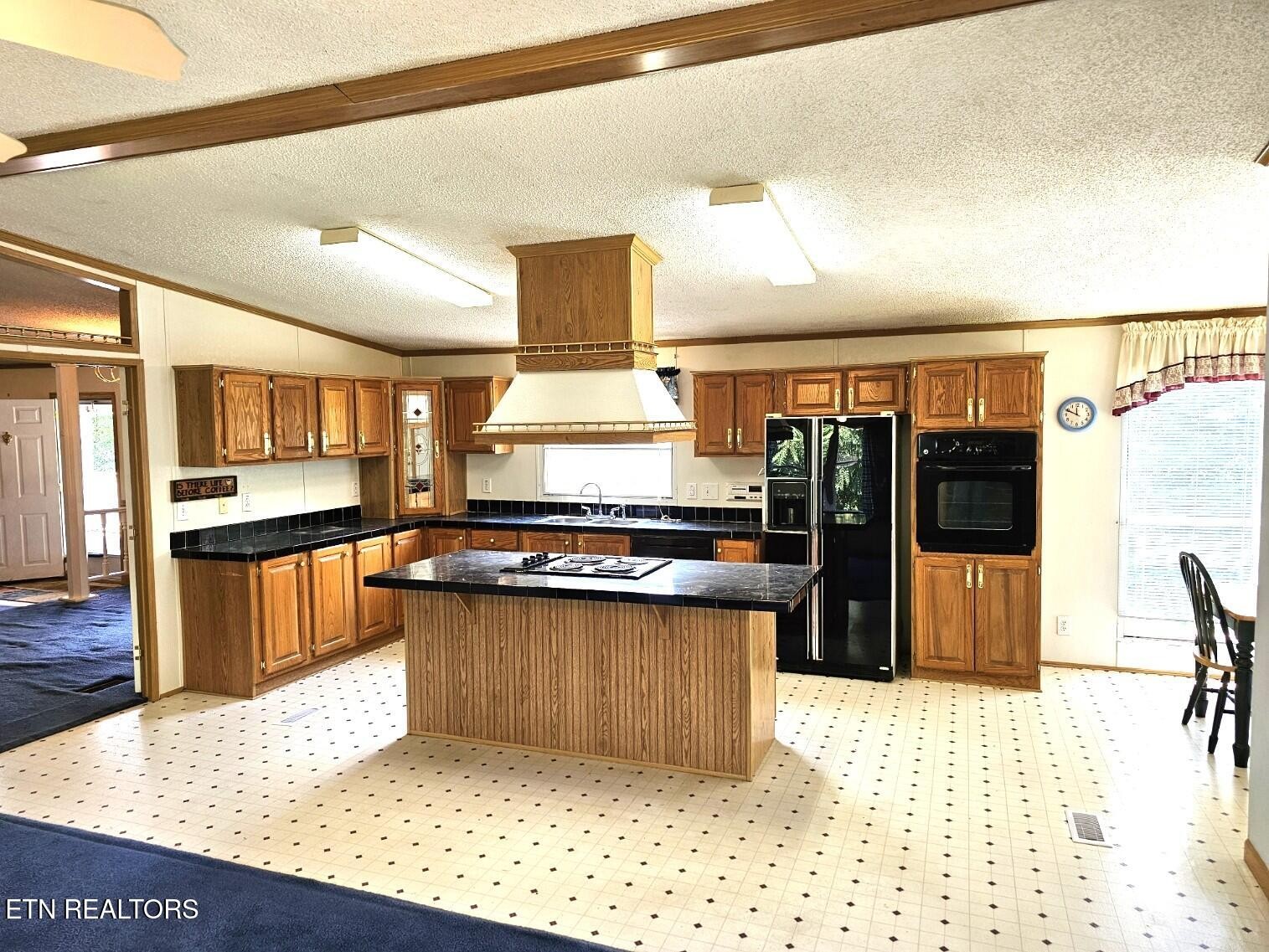 998 Pleasure Rd