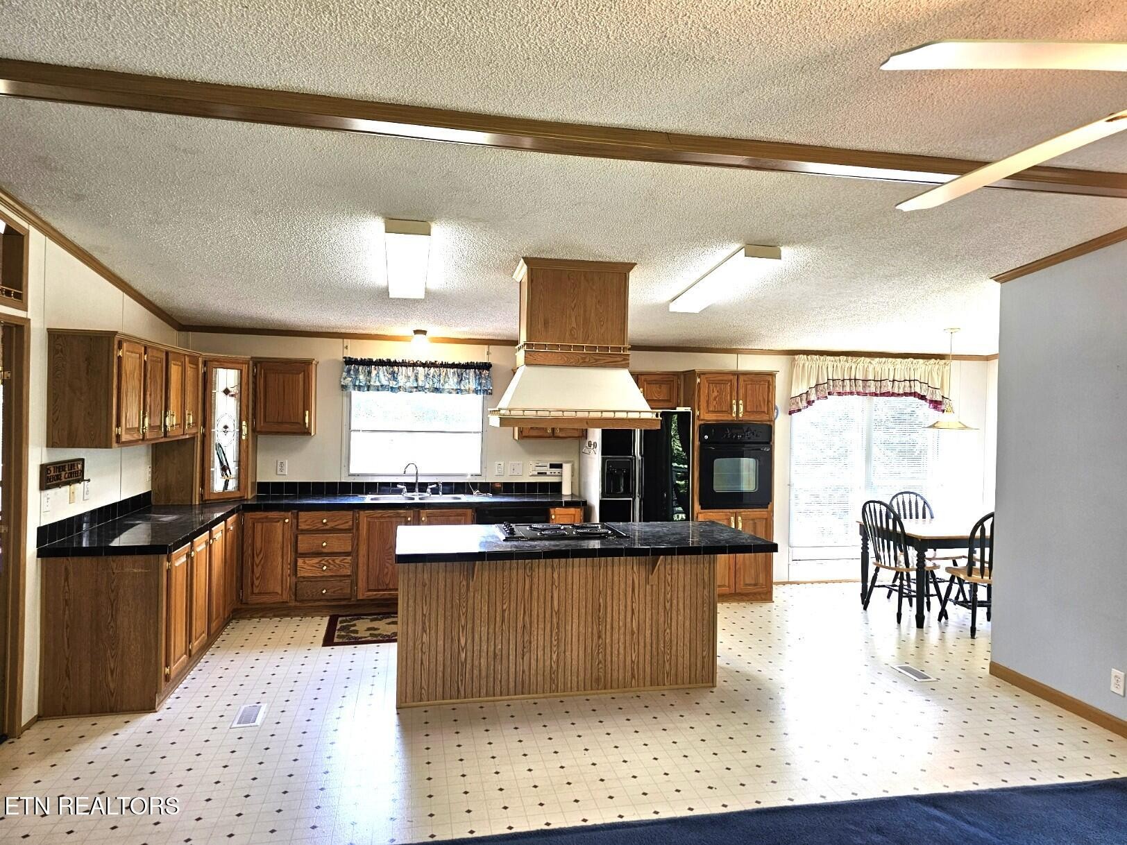 998 Pleasure Rd