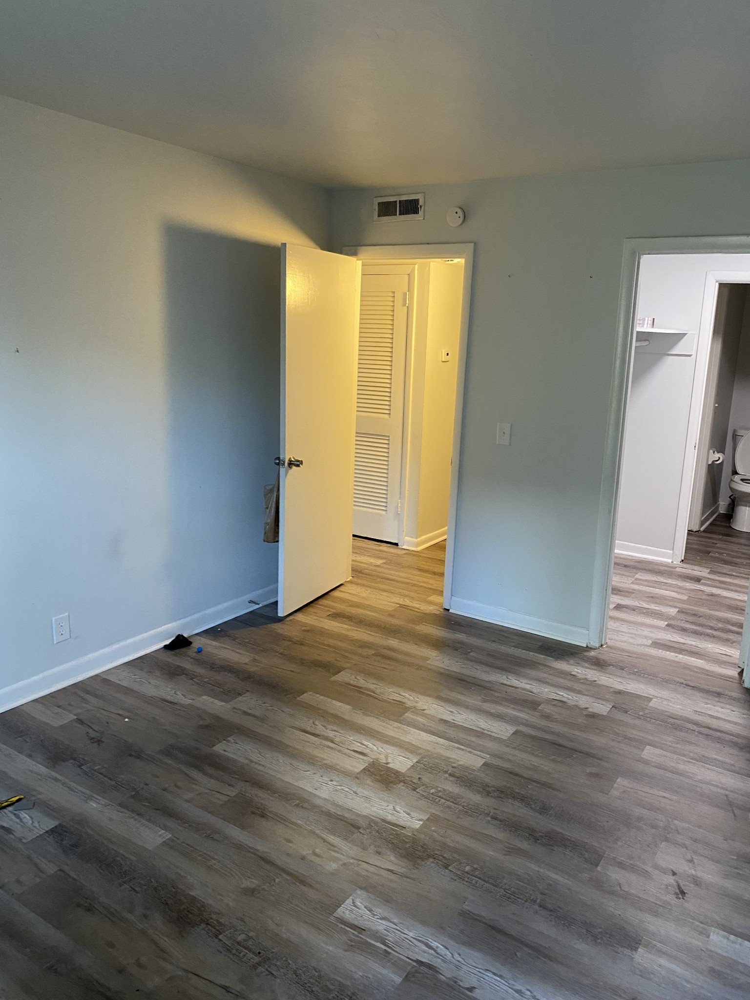555 N DuPont Ave B39