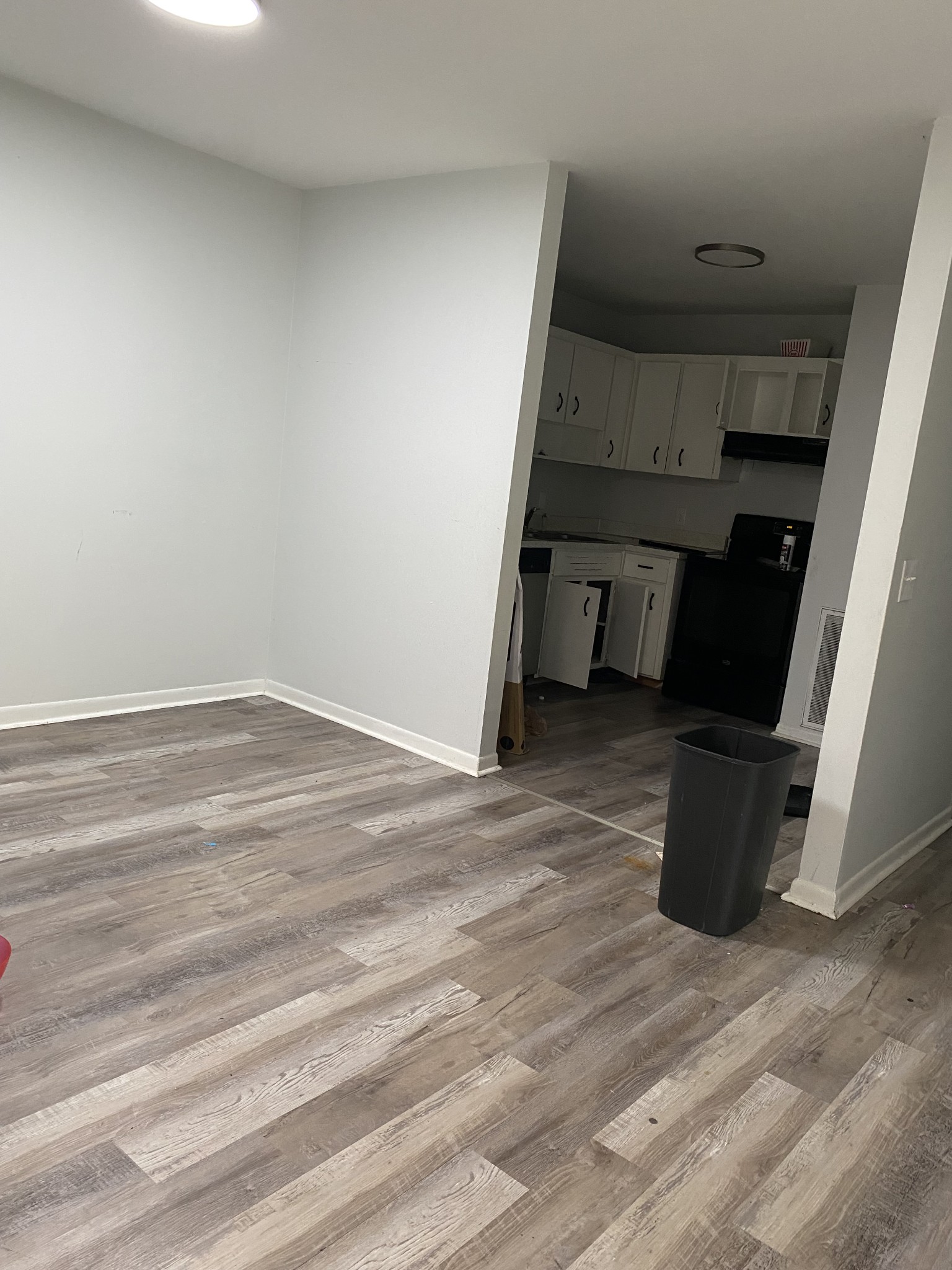 555 N DuPont Ave B39