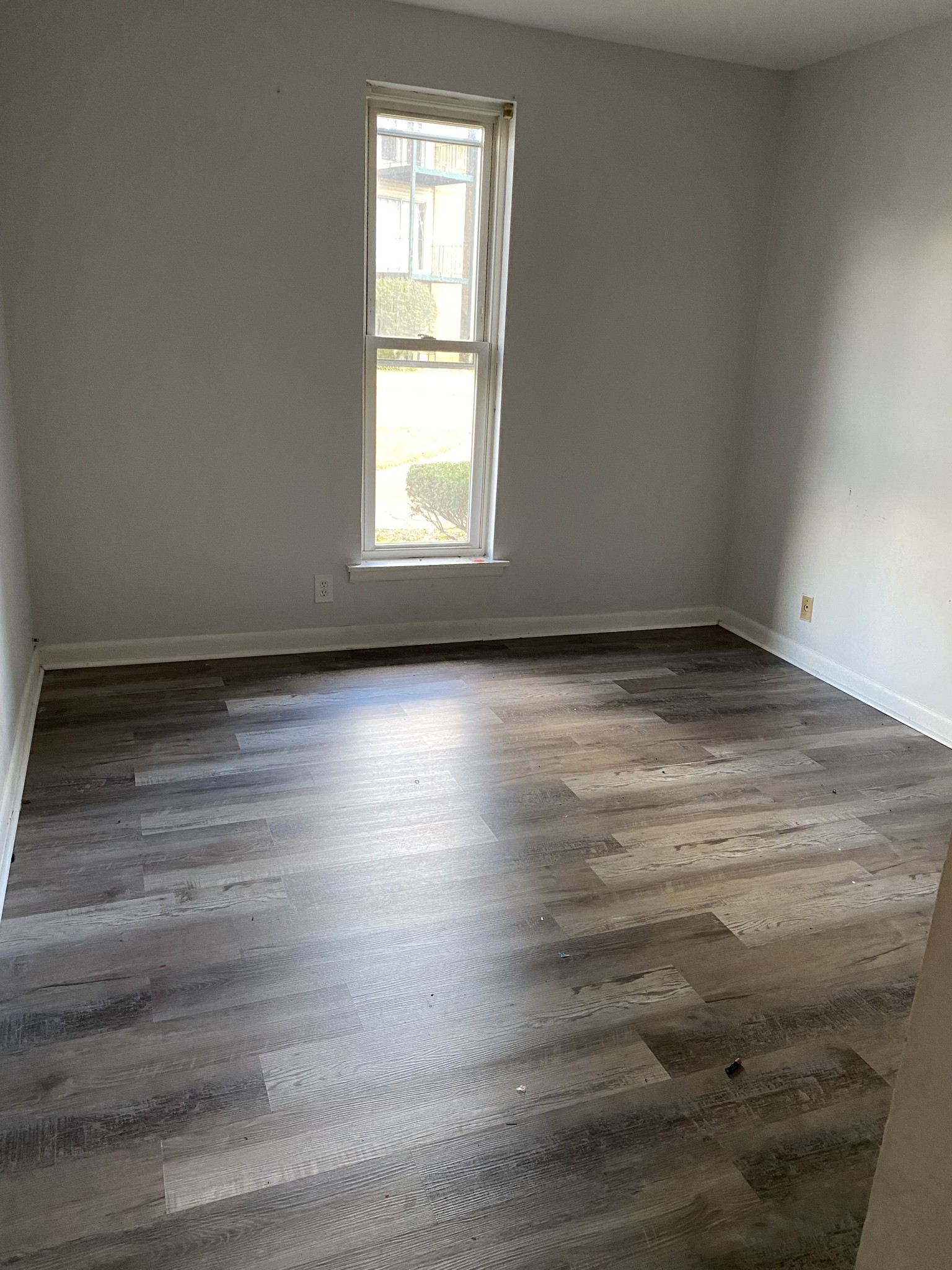 555 N DuPont Ave B39