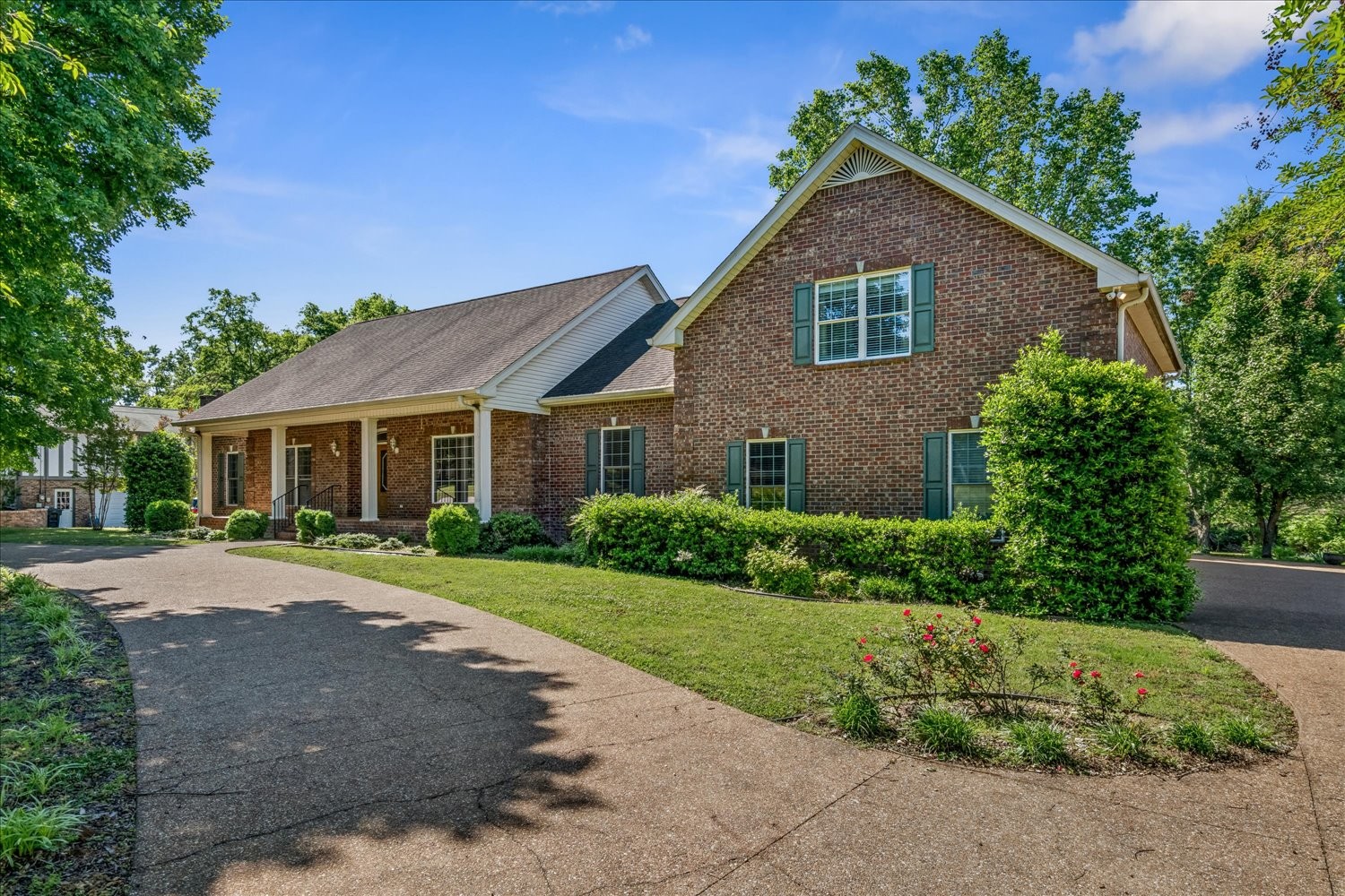 210 Montchanin Dr