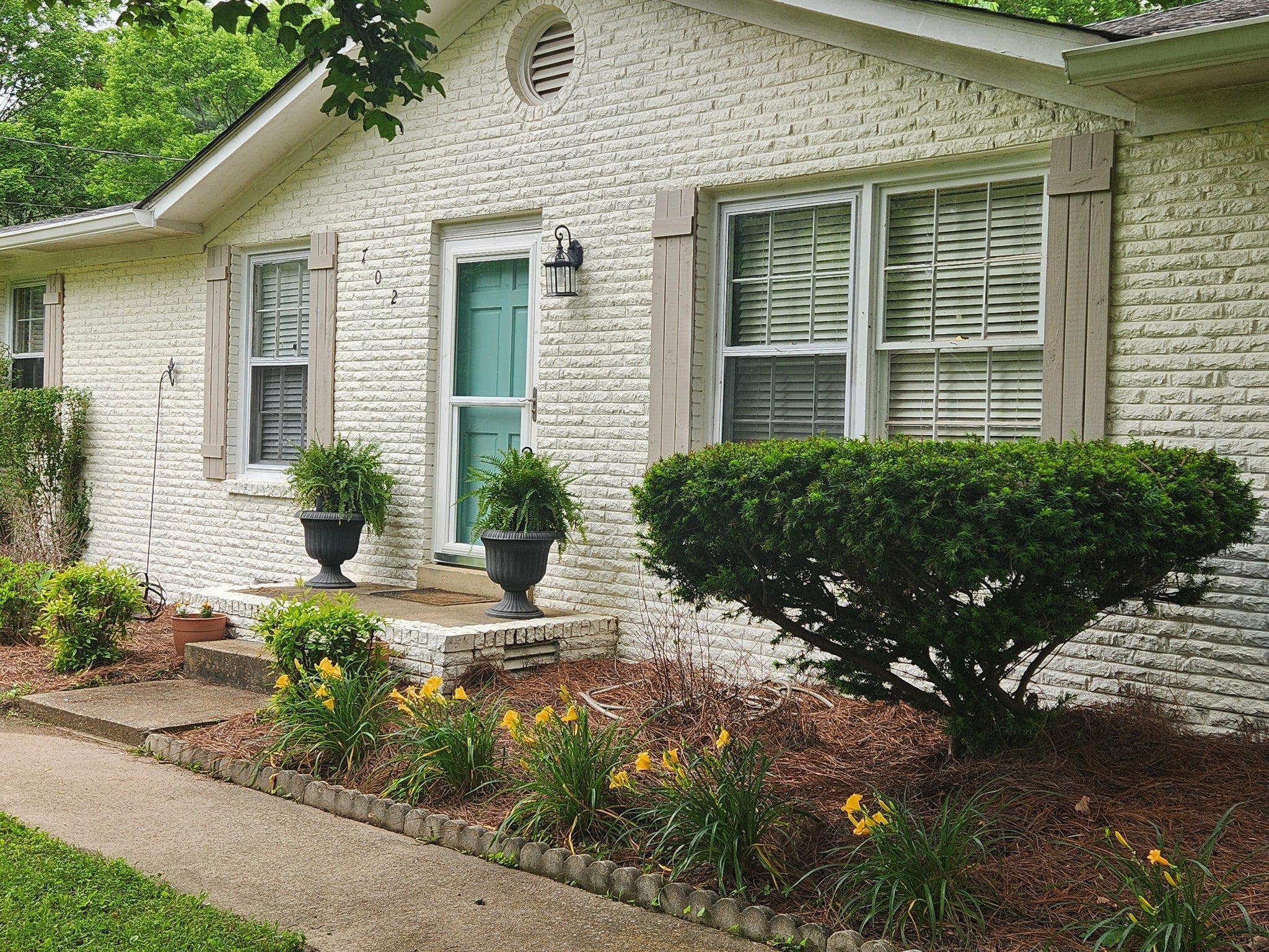 702 Meade Dr