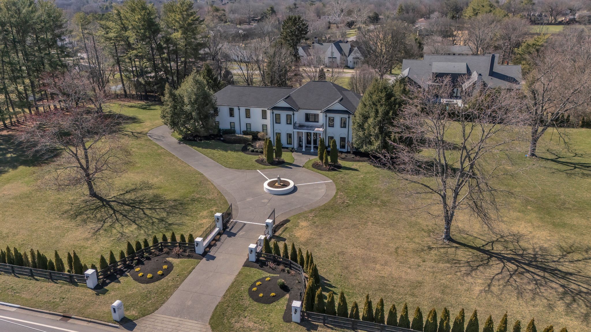 305 Granny White Pike