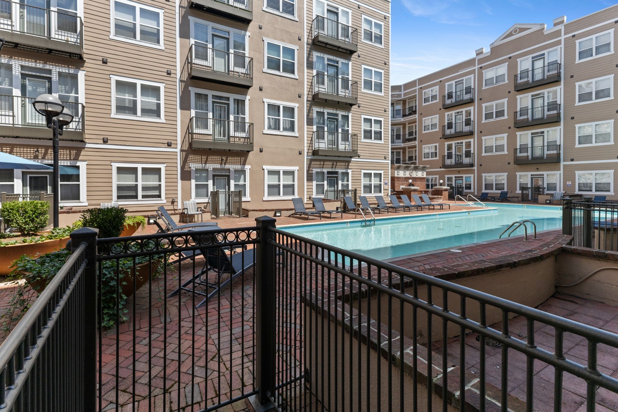 Nashville, Tennessee 37212, United States, 2 Bedrooms Bedrooms, ,2 BathroomsBathrooms,Residential,Active,158321