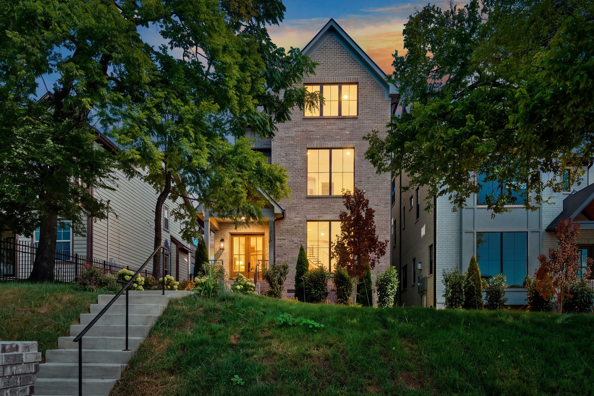 4-bed listing at 1010 Argyle Ave, Nashville