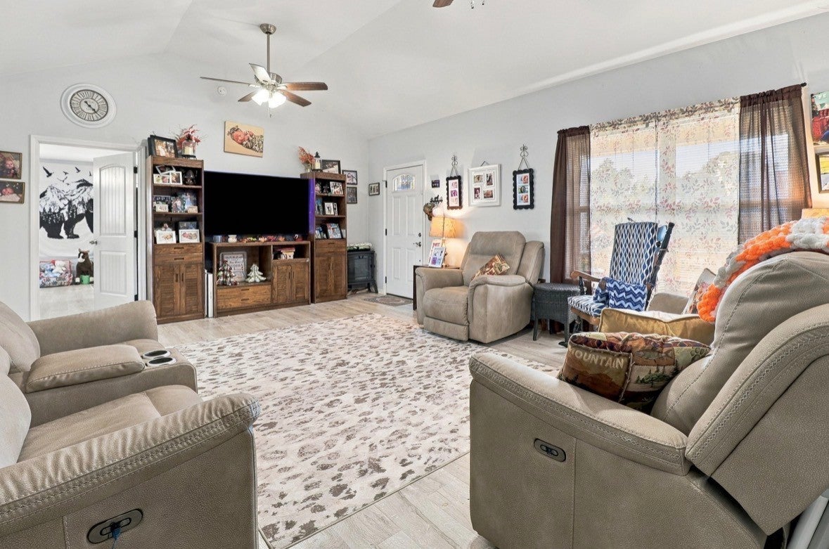 104 S Branch Ct