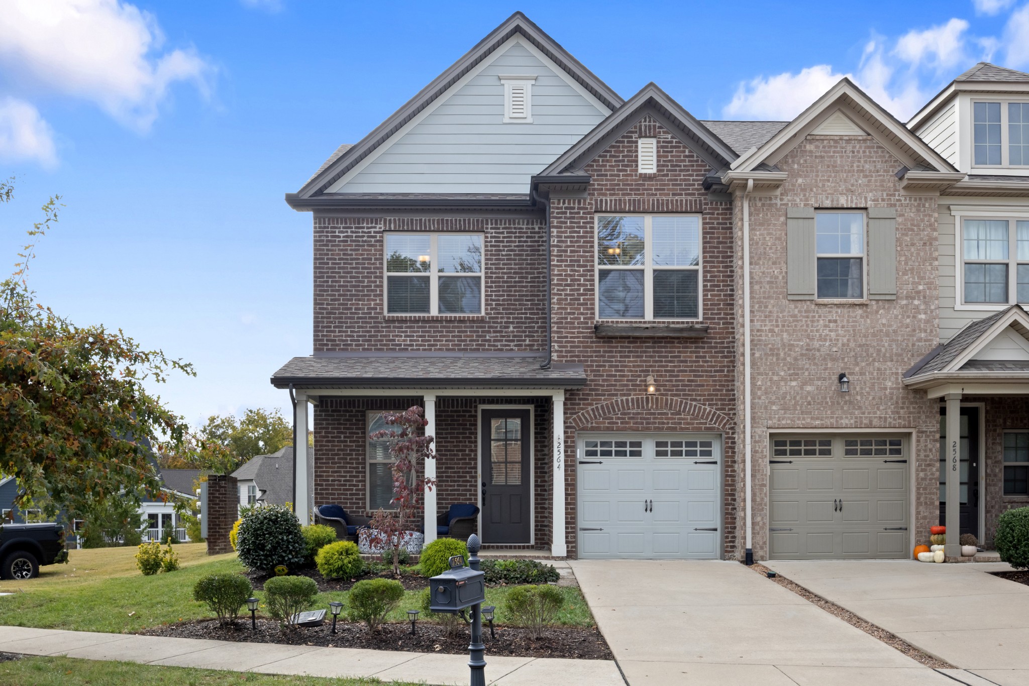 2564 Wellesley Square Dr